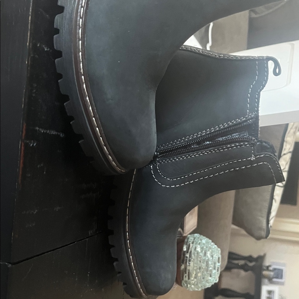 New Josef Seibel Dark Black Suede Leather Boot With Side Zipper, Never worn. 38 - Picture 10 of 12